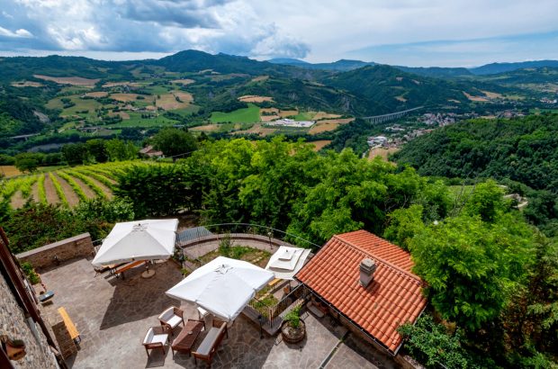 Castello Montesasso panorama in Romagna